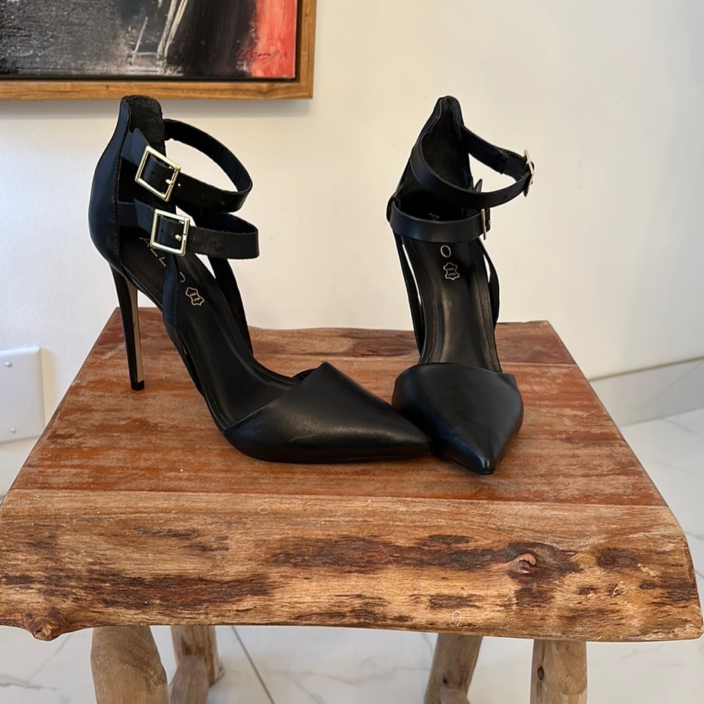 Elegant Black Stiletto Heels